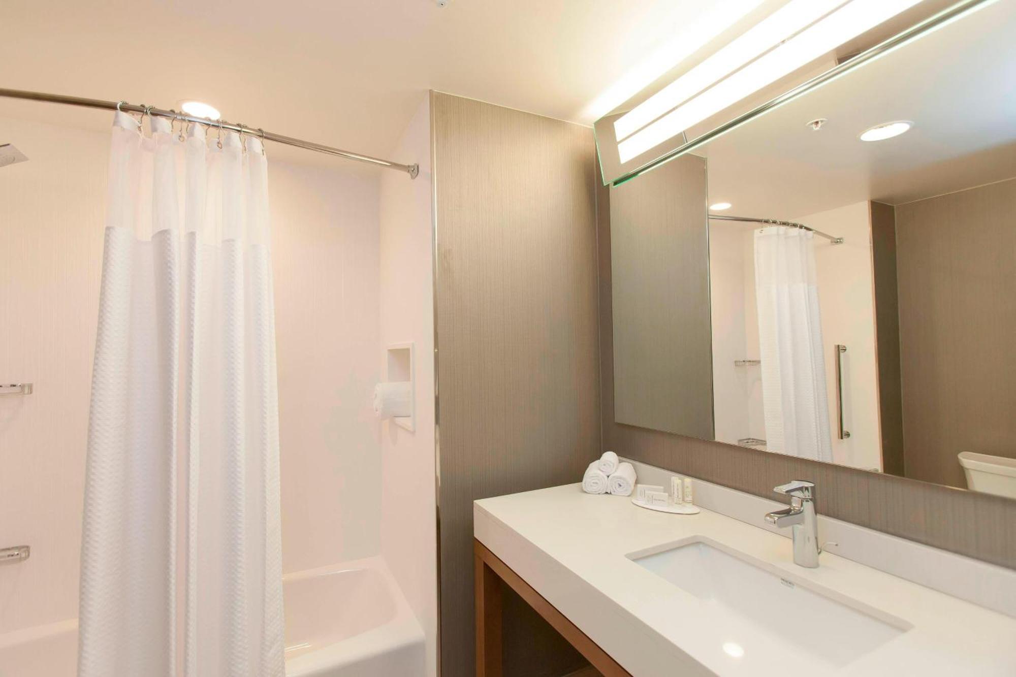 Courtyard By Marriott Houston City Place Spring Exteriör bild